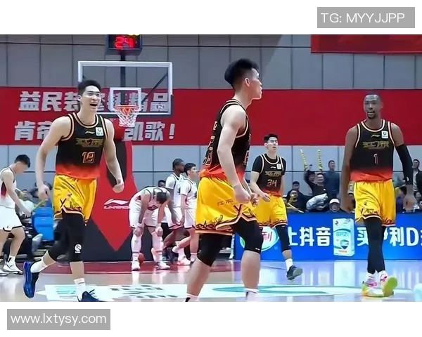 2018年10月3日新疆队与广东队激战正酣精彩瞬间回顾与分析