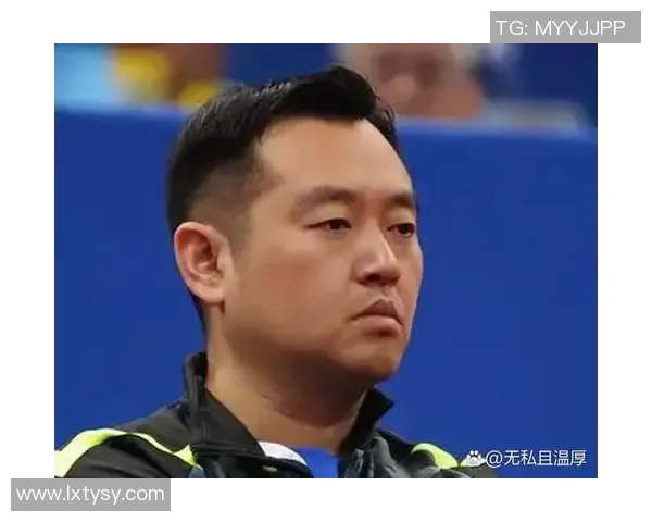从默默无闻到一球成名足球明星背后的奋斗故事与精彩瞬间